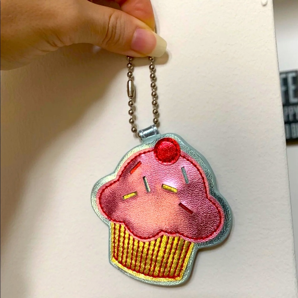 Cupcake keychain keys bag charm cake metallic